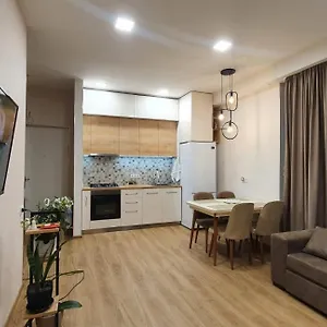 lovely-and-peaceful-apartment-for-travelling.alltbilisihotels.com/
